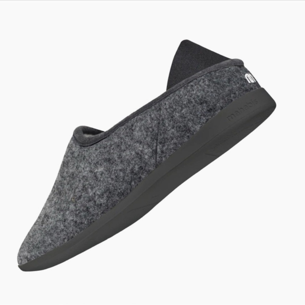 NWOT Women’s Gray Mahabis Slippers 39